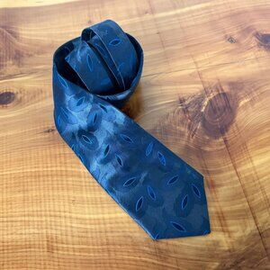 Sakowitz 100% Silk Blue Tone Abstract Paisley Men's Neck Tie.